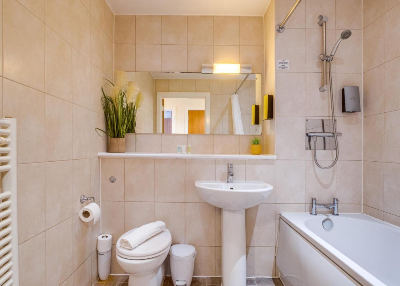 Chinatown - One Bed - Balcony - Secure Parking - Fast Wifi - Birmingham City Centre - 49A Εξωτερικό φωτογραφία